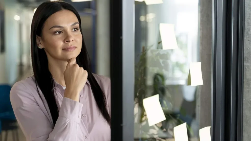 Imagem pessoa que trabalha como parte da equipe da empresa Easy Resize.com do artigo Priorização que transforma resultados nos negócios