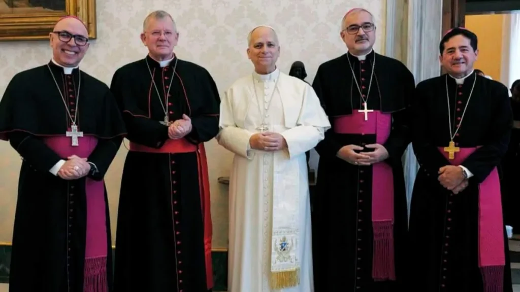 Imagem presidencia da cnbb e recebida pelo papa leao xiv Easy Resize.com do artigo Dom Ricardo Hoepers destaca missão da Igreja no Brasil no Vaticano
