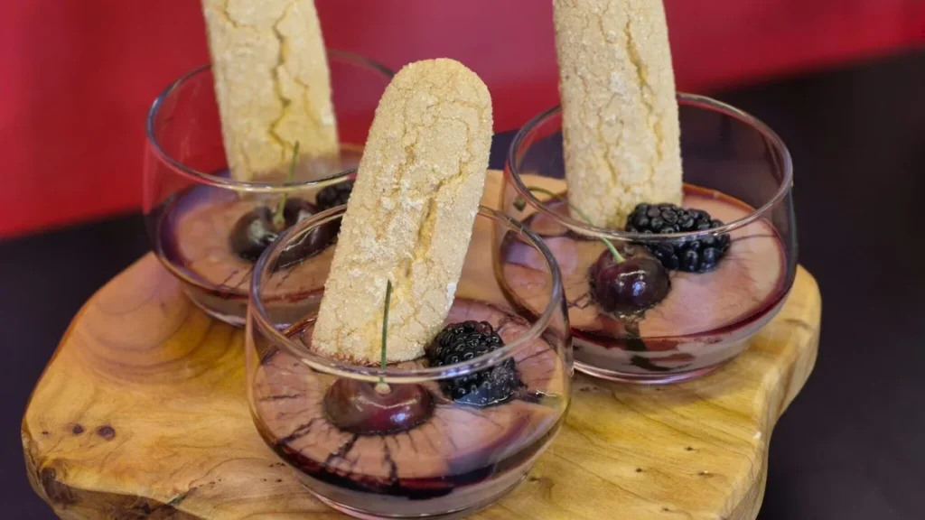 Imagem sobremesa com calda vinho do porto sabor de vida do artigo Zabaglione - Sabor de Vida