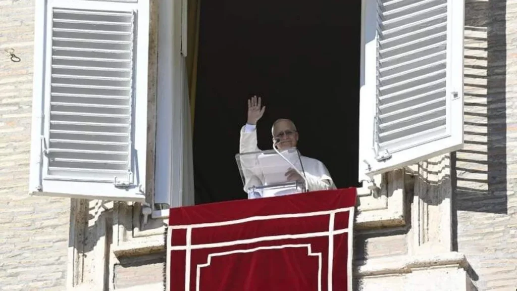 Imagem papa leao xiv em angelus em fevereiro 2026 do artigo Papa: Bem-aventuranças iluminam a história e dão esperança