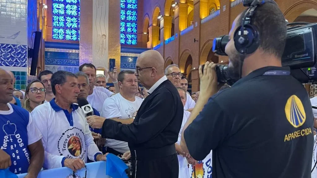 Imagem Central do Terco dos Homens by gabriela souza do artigo TV Aparecida realiza ampla cobertura da Romaria do Terço dos Homens; reveja os principais momentos