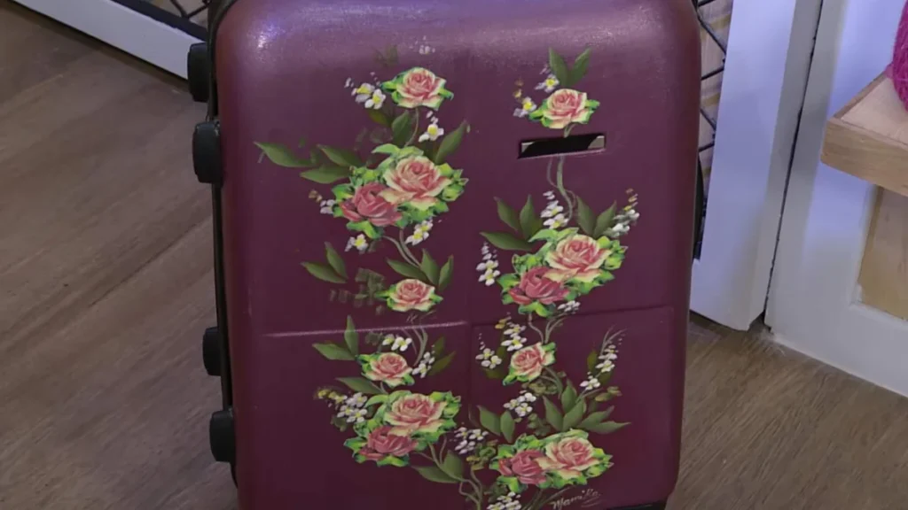 Imagem mala em decoupage faca voce mesmo do artigo Mala de Viagem com Decoupage - Faça Você Mesmo