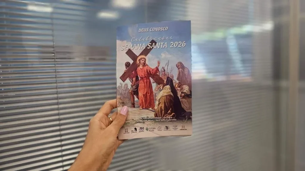 Imagem deus conosco editora santuario do artigo "Deus Conosco" ajuda os fiéis a viverem intensamente a Semana Santa
