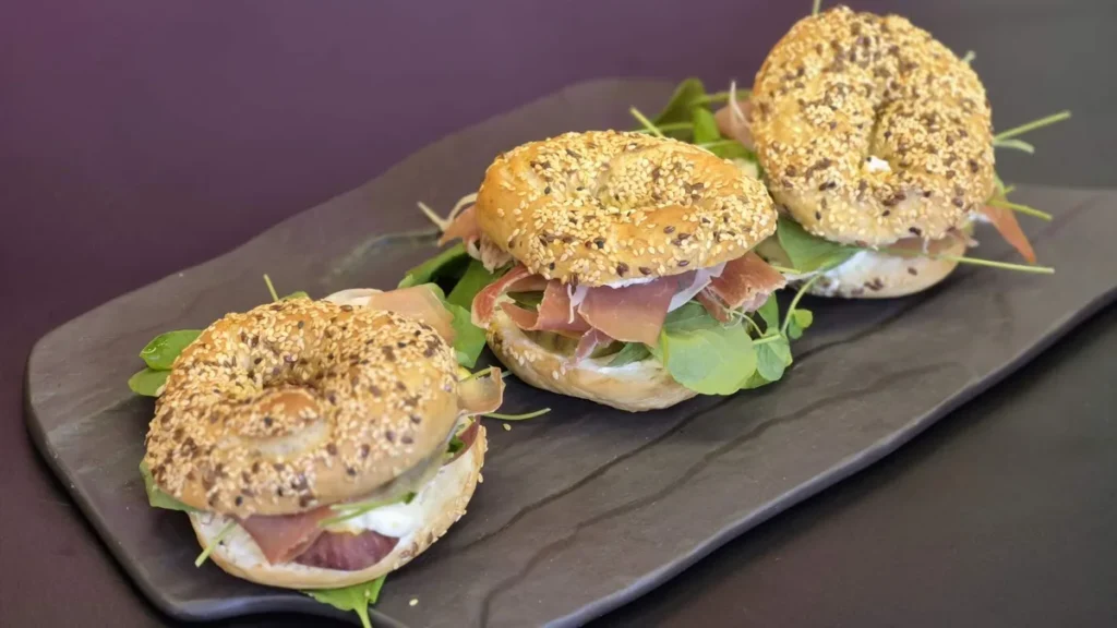 Imagem pao bagel recheado sabor de vida Easy Resize.com do artigo Bagel - Sabor de Vida