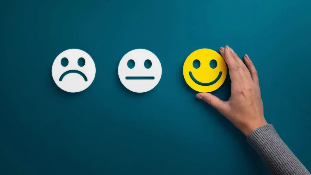 Imagem emojis de emocoes de tristeza neutro e alegria do artigo Felicidade começa em você: lições para mudar sua vida