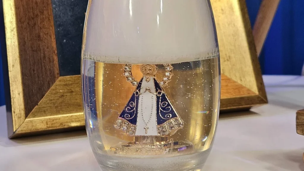 Imagem vela resinada com nossa senhora faca do artigo Vela resinada com a Nossa Senhora Aparecida - Faça Você Mesmo