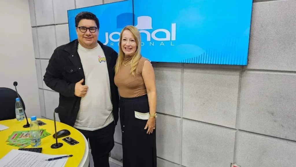 Imagem Roselene Leite de Azevedo gerente de agencia Sicredi no JR do artigo Sicredi fortalece educação financeira com "Turminha da Poupança"