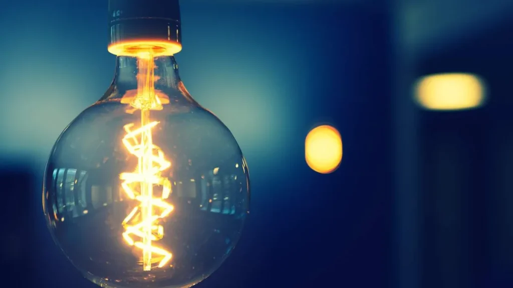 Imagem Lampada de luz do artigo Apagões expõem falhas e direitos do consumidor