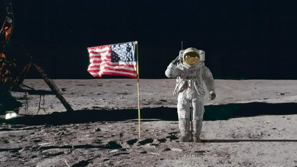 Astronauta com bandeira Americana na Lua