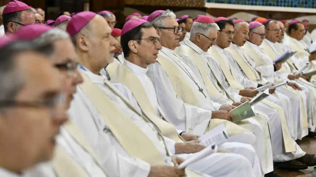 Bispos durante a Missa de Abertura da CNBB