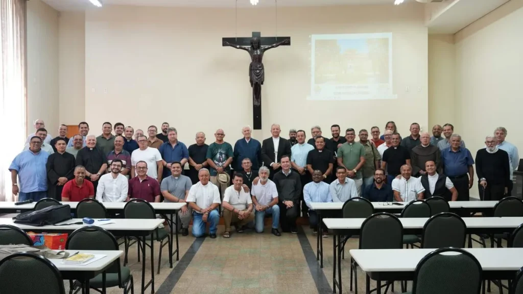 Imagem Clero de Aparecida reunido com Dom Mario do artigo Dom Mário se encontra com o clero da Arquidiocese de Aparecida