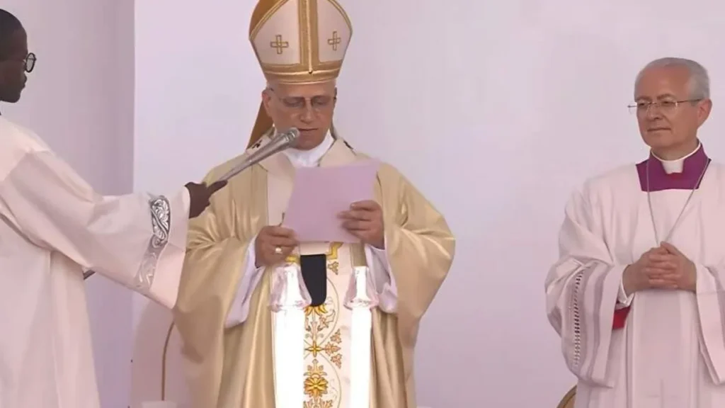 Imagem papa em angola do artigo No Regina Coeli, Papa pede reconciliação e esperança