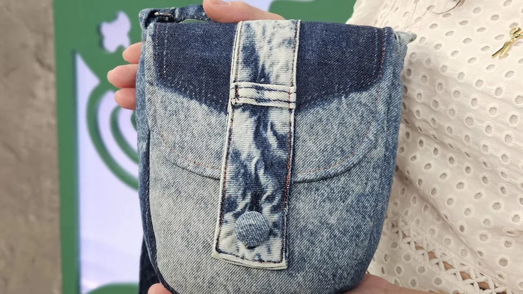 Imagem bolsa tranversal do artigo Bolsa Transversal em Jeans - Faça Você Mesmo