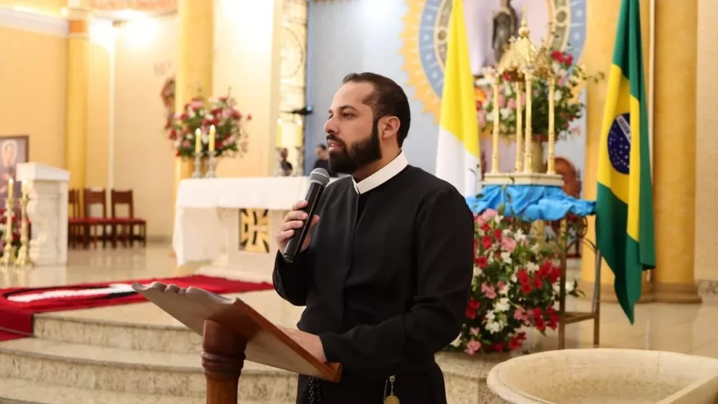 Imagem Ir. Thaylor animando profissao religiosa do irmao orlando do artigo Profissão Perpétua: Ir. Thaylor Bertolli, C.Ss.R.