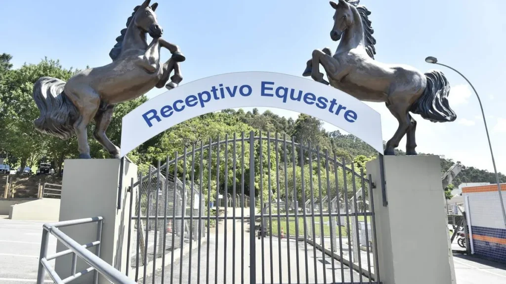 Imagem Receptivo Equestre fachada do artigo Romarias a cavalo: exames obrigatórios de saúde do animal