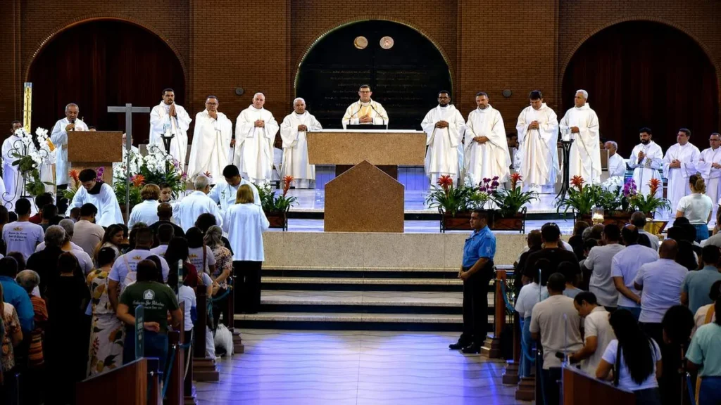 Imagem Altar Missa Romaria Diocese de Sao Carlos no Santuario de Aparecida do artigo Romeiros da Diocese de São Carlos celebram na Casa da Mãe