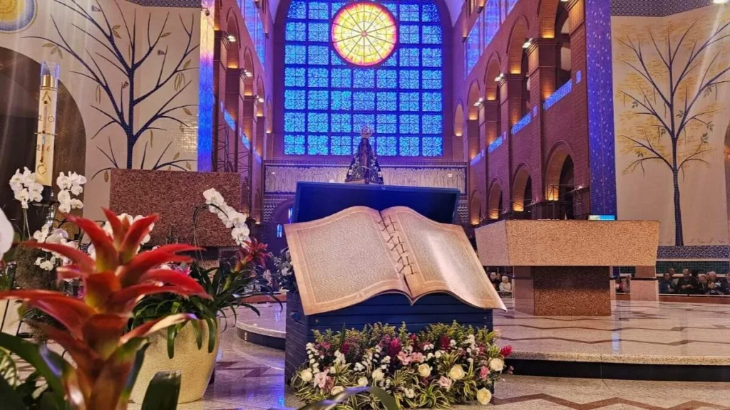 Imagem dia oracional mariano e bencao das paginas maio 2026 do artigo Inspirados por Maria e o Espírito Santo, devotos são chamados a evangelizar
