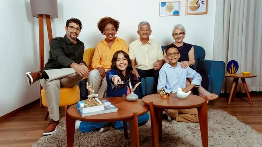 Imagem 20 anos TV Familia inteira na sala do artigo NOVIDADES NO AR