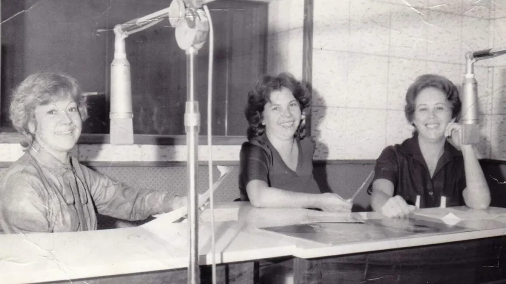 Registro de Terezinha de Jesus, a Tatá (ao centro) e Maria Mendes e Regina Maria na Rádio Aparecida