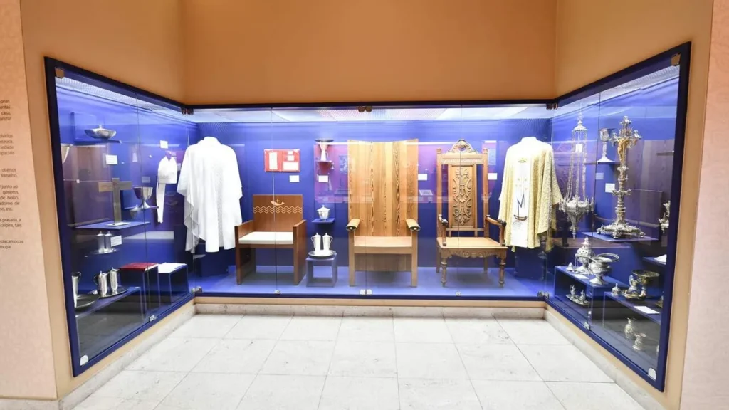 Imagem itens dos papas no museu nossa senhora aparecida do artigo Cinco curiosidades do Museu Nossa Senhora Aparecida
