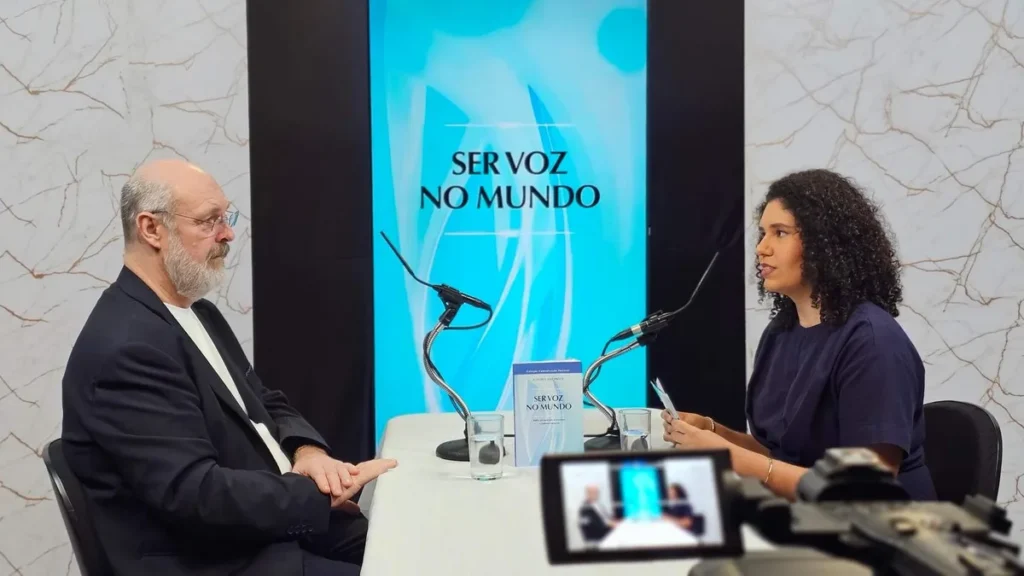 Imagem podcast ser voz no mundo com silvonei jose no portal a12 do artigo Podcast do A12 debate o futuro do rádio na evangelização