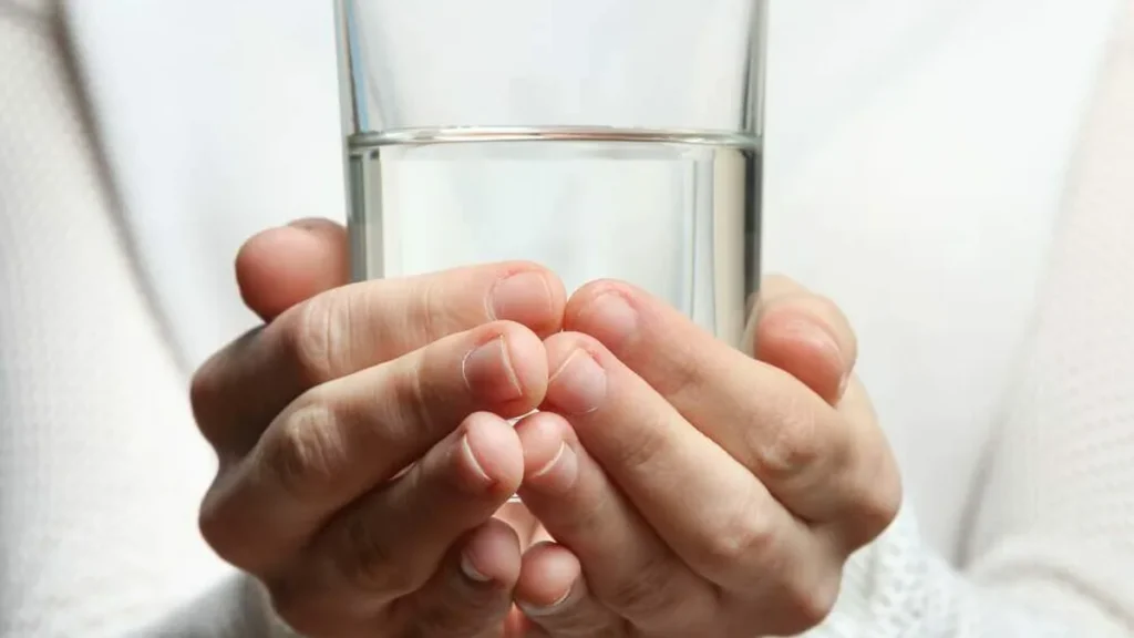 Imagem agua benta do artigo É válido abençoar a água pela rádio e TV?