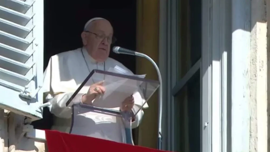 Imagem papa francisco angelus 2024 do artigo Papa: “Deus não é frio, é um Pai cheio de amor que se faz próximo”