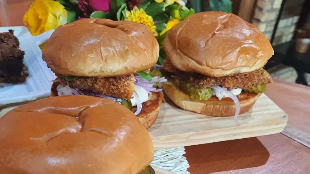 Imagem sanduiche de peixe crocante do artigo Sanduíche de Peixe Crocante – Sabor de Vida